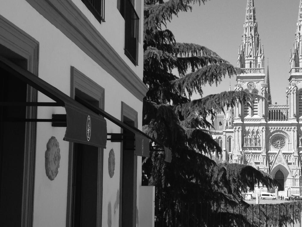 Real Hotel Lujan Kültér fotó