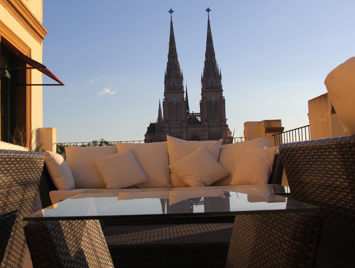 Real Hotel Lujan Kültér fotó