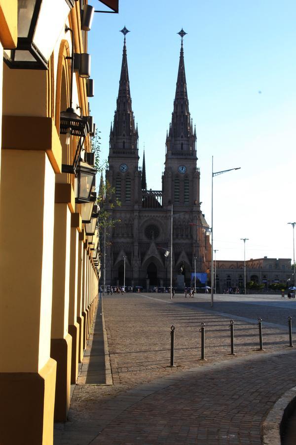 Real Hotel Lujan Kültér fotó