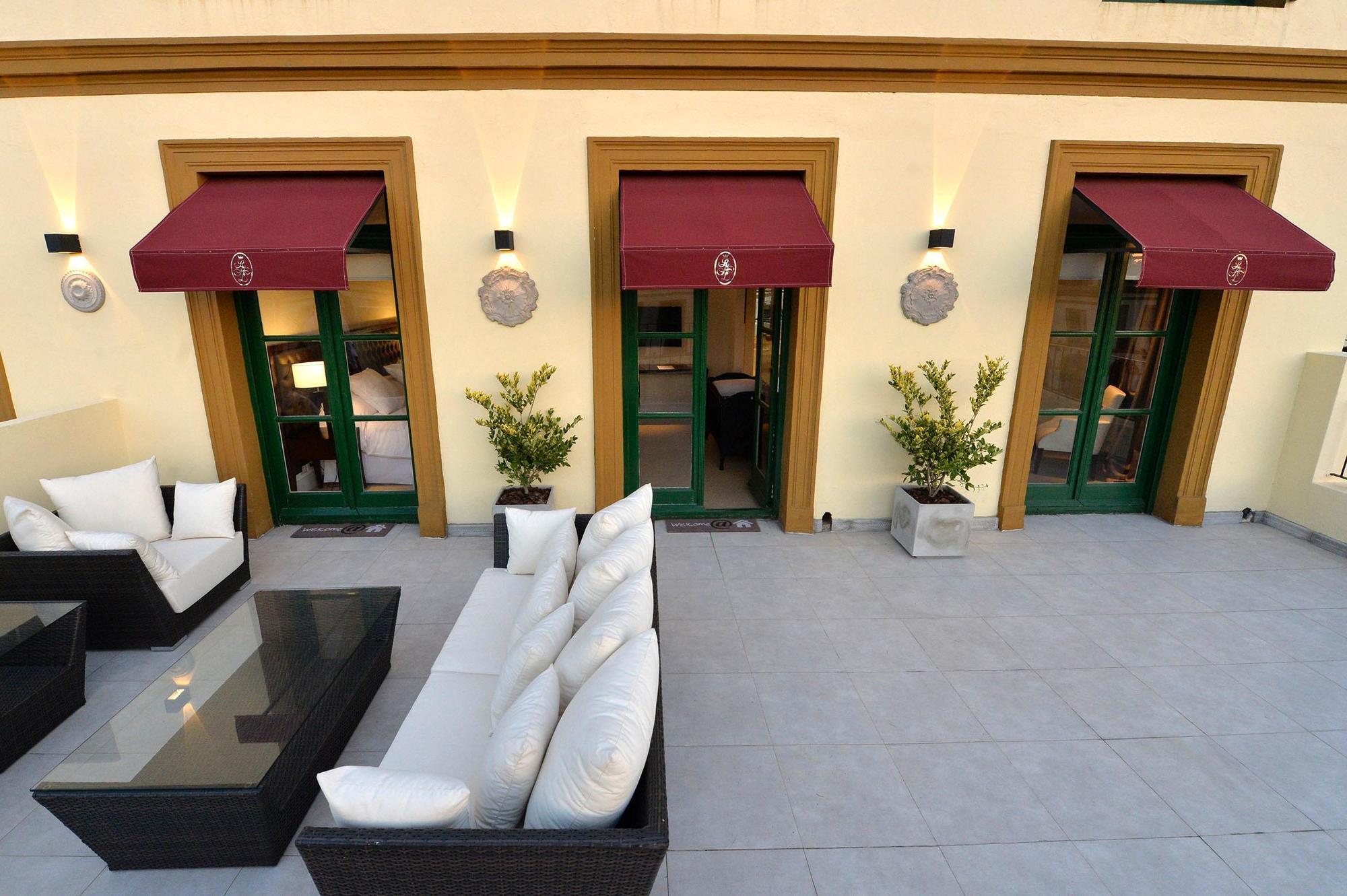 Real Hotel Lujan Kültér fotó