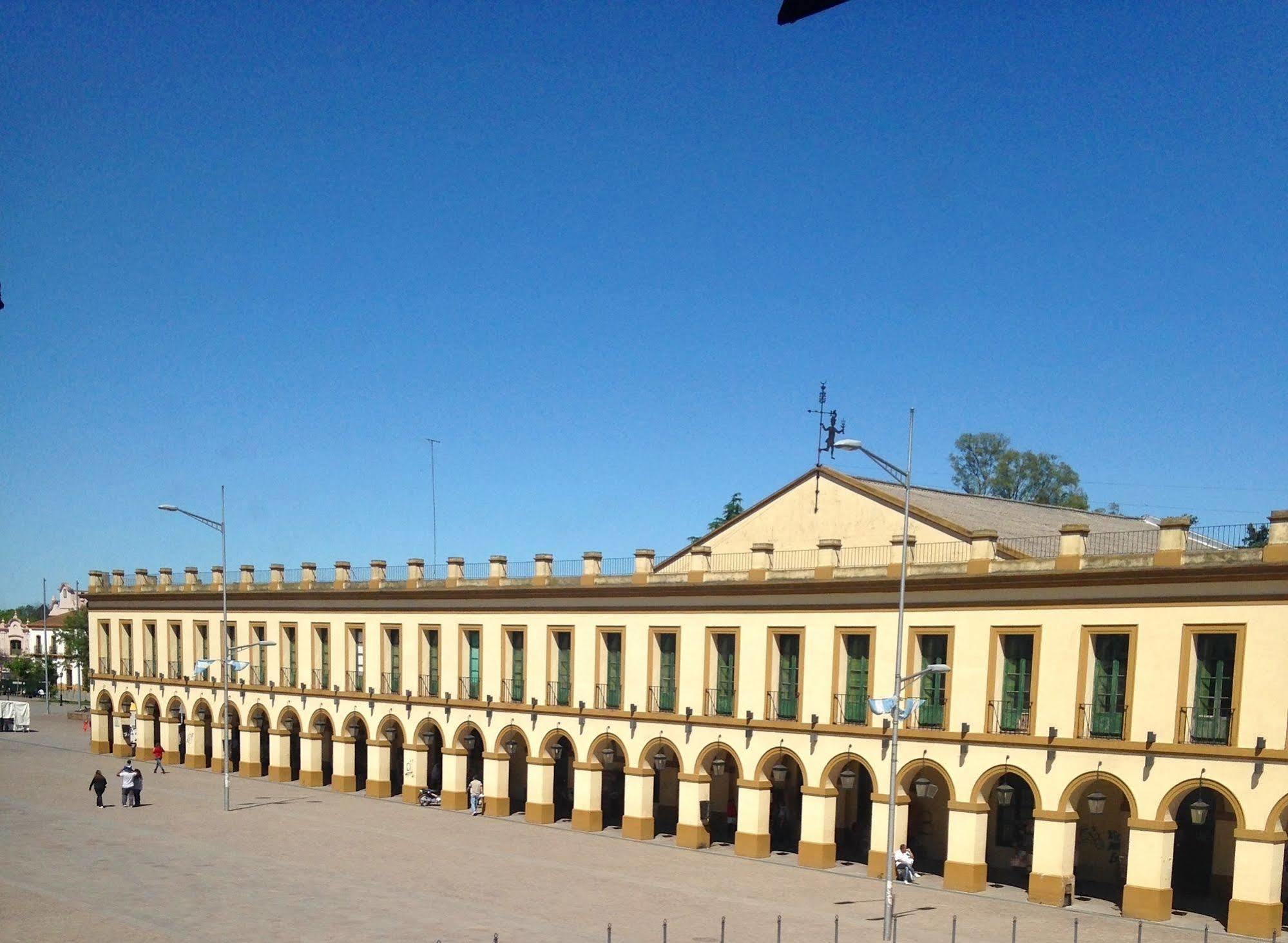 Real Hotel Lujan Kültér fotó