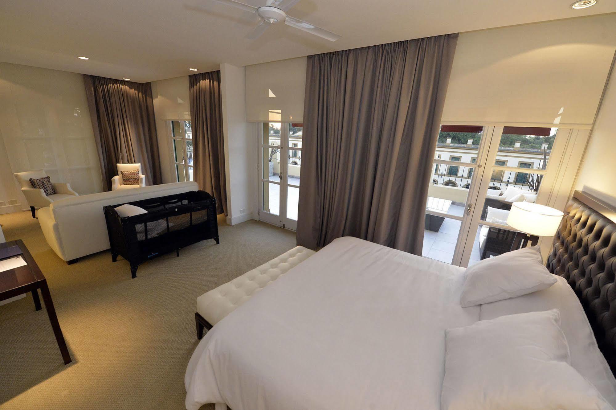 Real Hotel Lujan Kültér fotó